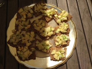 Bread bites with apple, chicoree and mountain cheese. One half survived the other substantially.